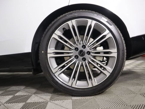 New 2026 Land Rover Range Rover SE image 32