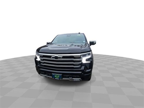 Used 2023 Chevrolet Silverado 1500 High Country w/ Technology Package image 3