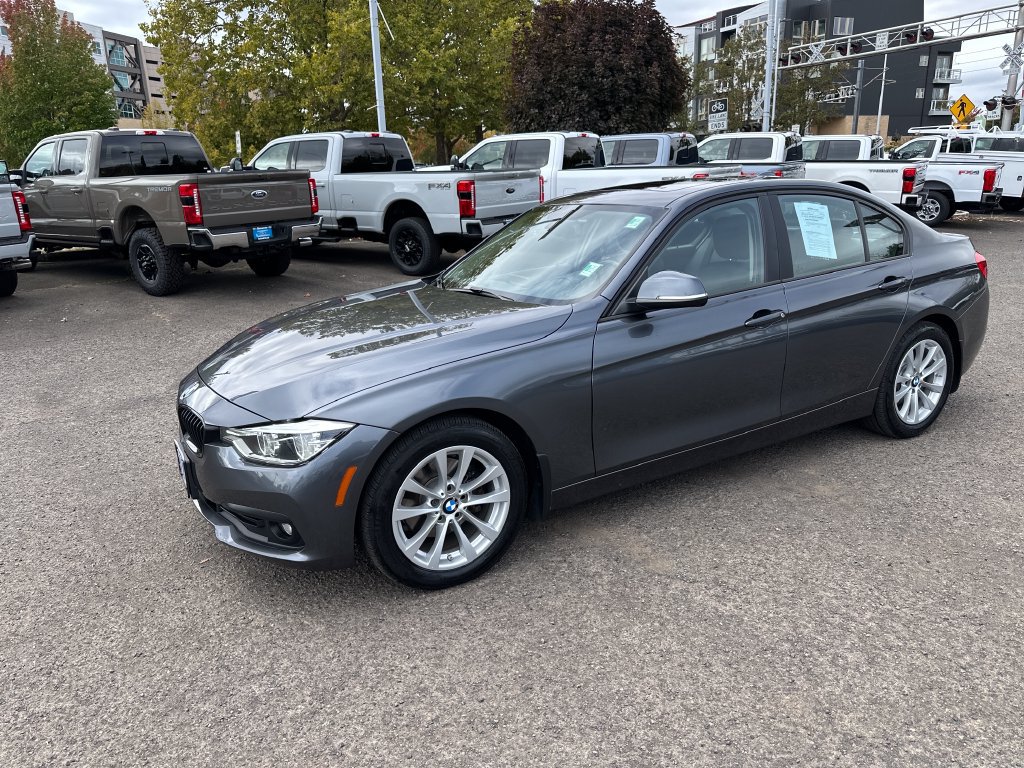 Used 2018 BMW 320i xDrive Sedan AWD/4WD image 2