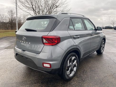 Used 2023 Hyundai Venue SEL image 3