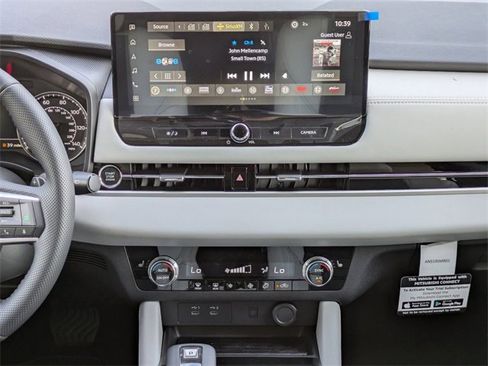 New 2025 Mitsubishi Outlander SE image 20