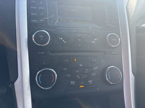 Used 2014 Ford Fusion SE FWD image 12