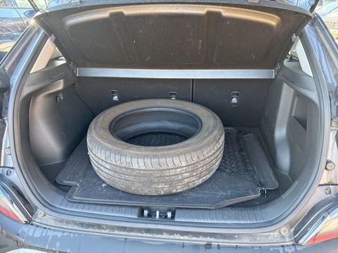 Used 2023 Hyundai Kona SE image 8