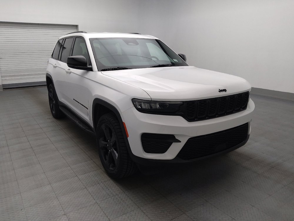 Used 2023 Jeep Grand Cherokee Altitude RWD image 13