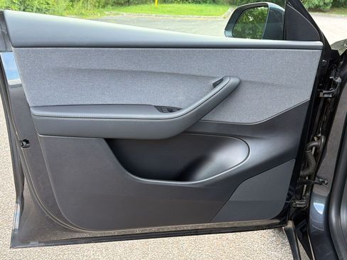 Used 2026 Tesla Model Y 2WD image 13