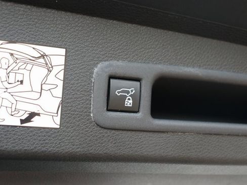 Used 2024 Toyota Sienna XLE image 10