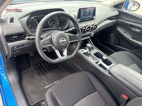 Used 2025 Nissan Sentra SV FWD image 17