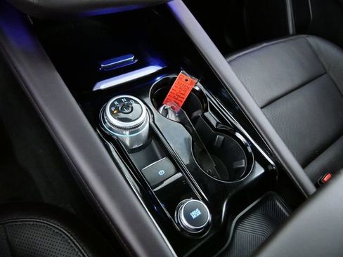 Certified 2025 Ford Explorer Platinum w/ LUX Leather Package image 24