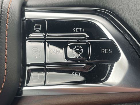 Used 2024 Jeep Grand Cherokee Summit w/ Luxury Tech Group V AWD/4WD image 23