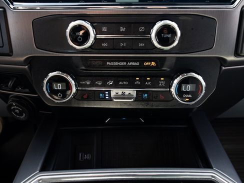 Used 2022 Ford F350 Limited image 15