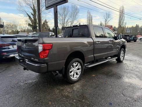 Used 2017 Nissan Titan SV image 4