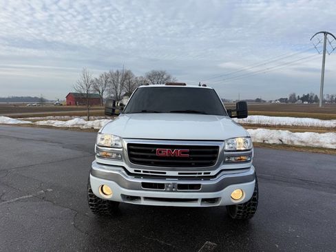 Used 2006 GMC Sierra 3500 SLE w/ Heavy-Duty Power Package image 3