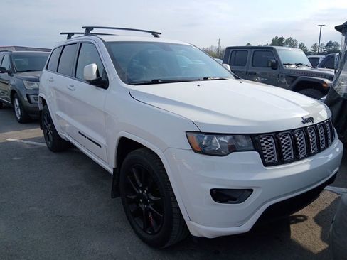 Used 2018 Jeep Grand Cherokee Altitude image 2