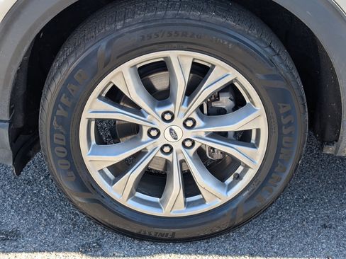 Used 2023 Ford Explorer Limited image 13