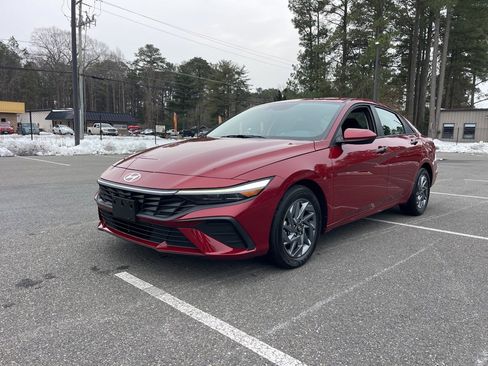 Certified 2024 Hyundai Elantra SEL image 2