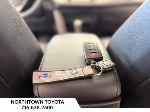 Used 2015 Toyota RAV4 Limited image 13