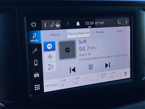 Used 2023 Chrysler Voyager LX image 17