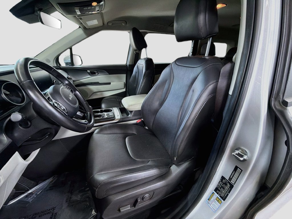 Used 2022 Kia Carnival LX FWD image 21