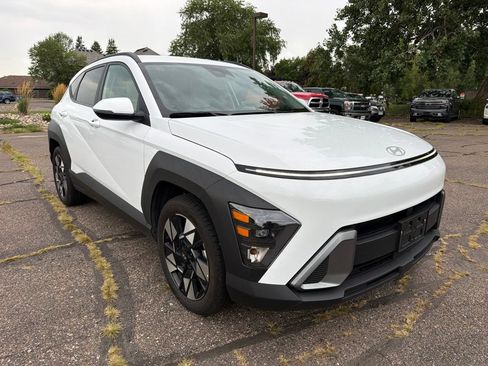 Used 2025 Hyundai Kona SEL FWD image 3