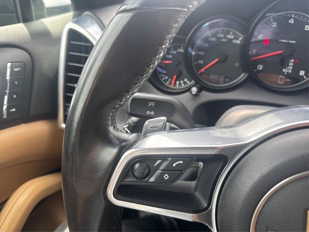 Used 2016 Porsche Cayenne w/ Premium Package AWD/4WD image 26