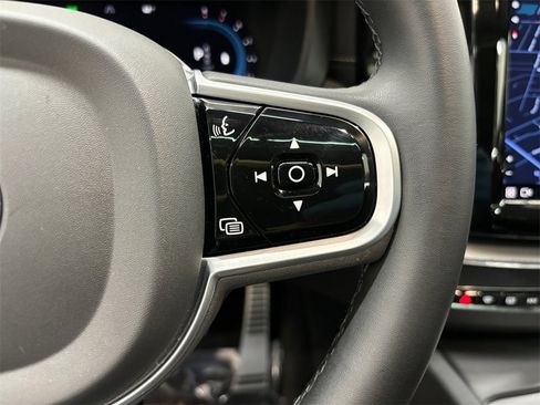 Certified 2022 Volvo XC60 B6 R-Design w/ Advanced Package image 27