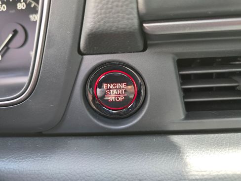 Used 2025 Honda Pilot TrailSport image 32