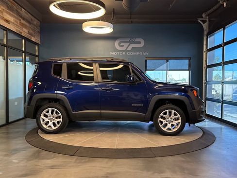 Used 2018 Jeep Renegade Latitude AWD/4WD image 2