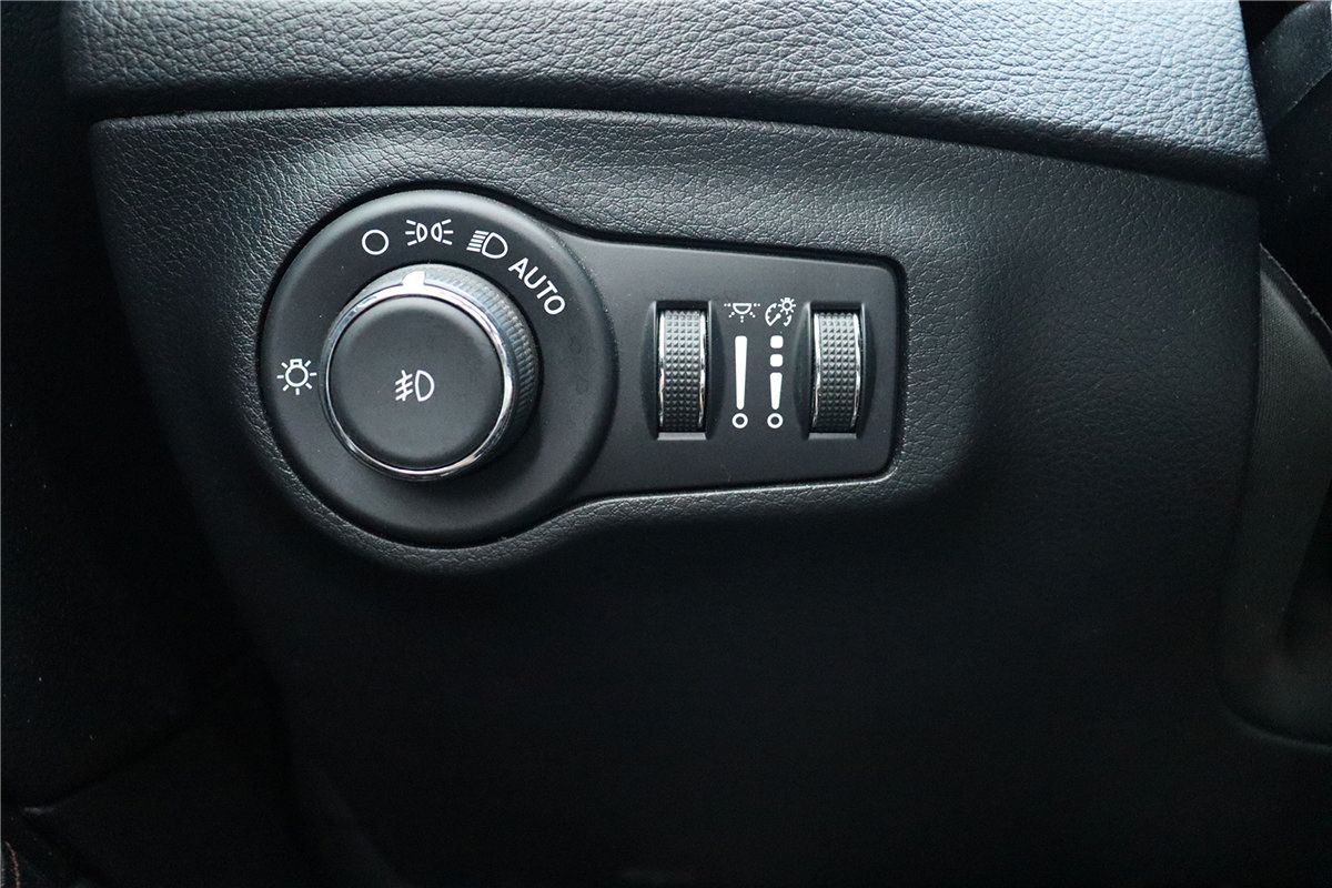 Used 2021 Jeep Compass Trailhawk w/ Convenience Group AWD/4WD image 28