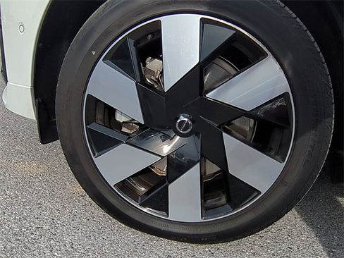 Used 2025 Volvo XC60 T8 Ultra w/ Protection Package Premier image 23