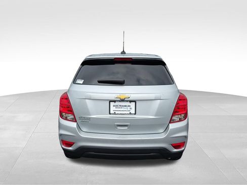 Used 2022 Chevrolet Trax LS w/ Tint and Cruise Package FWD image 5