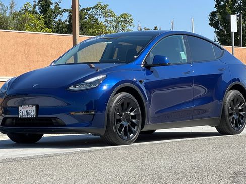 Used 2021 Tesla Model Y Long Range image 8