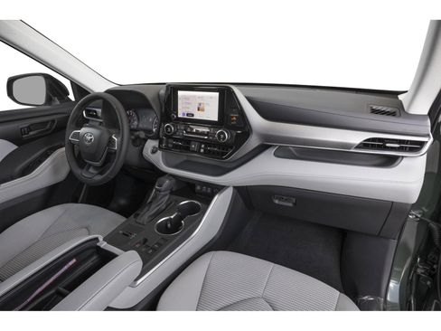 Used 2025 Toyota Highlander LE FWD image 13