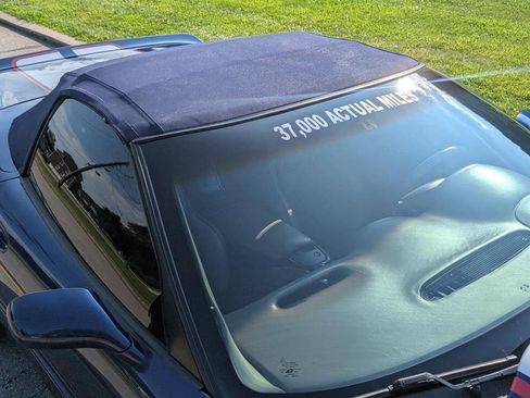 Used 2004 Chevrolet Corvette Convertible w/ Preferred Equipment Group image 16