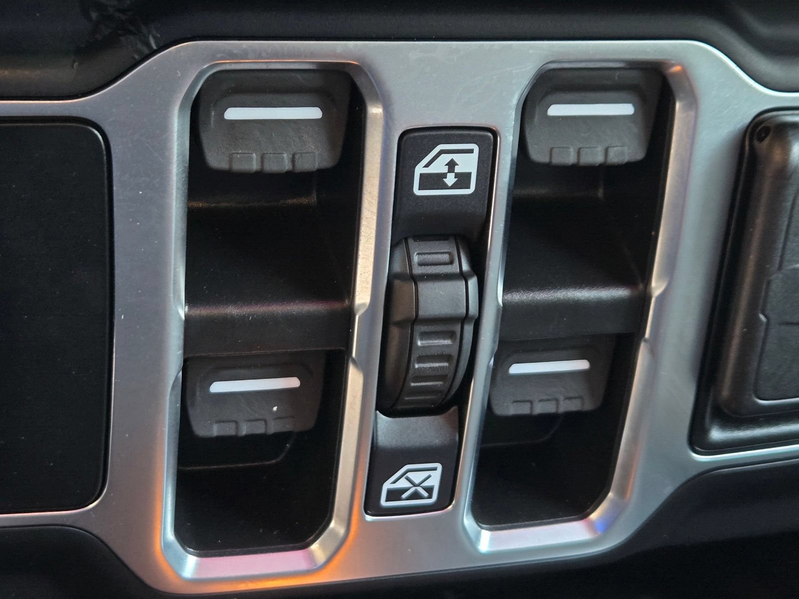 Used 2025 Jeep Gladiator Sport AWD/4WD image 18