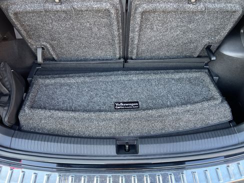 Certified 2022 Volkswagen Tiguan SE R-Line image 30