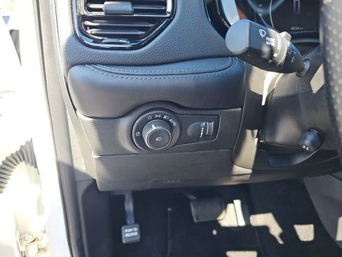 Used 2022 Dodge Durango GT image 35