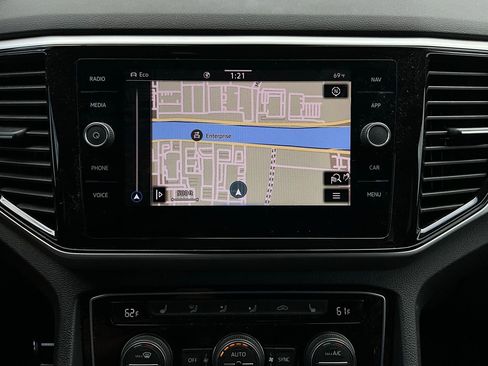 Used 2022 Volkswagen Atlas Cross Sport SEL R-Line image 34