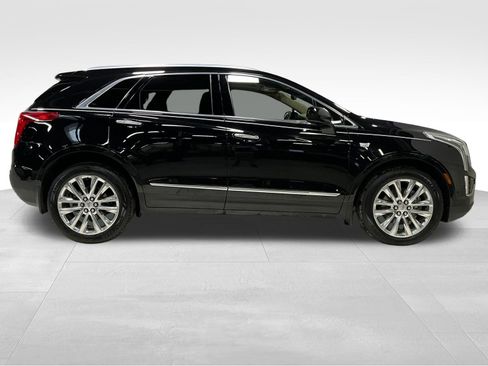 Used 2017 Cadillac XT5 Platinum w/ Driver Assist Package image 3