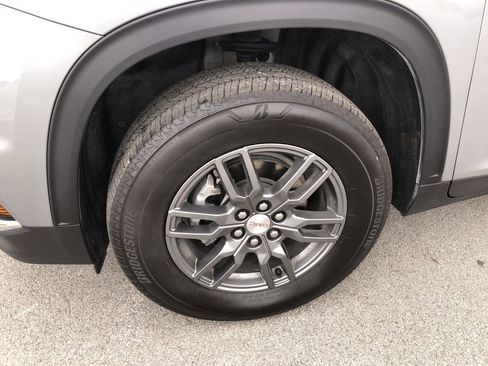 Used 2025 GMC Acadia Elevation image 2