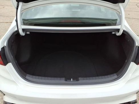 Used 2022 Kia Forte LXS image 8