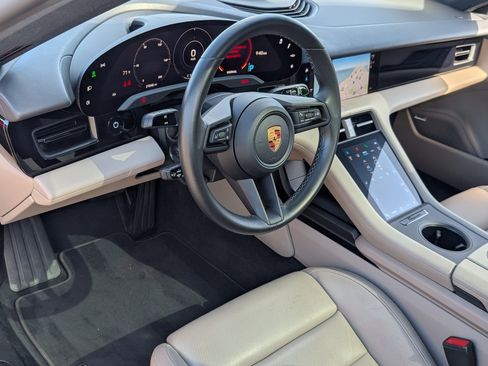 Used 2023 Porsche Taycan image 4