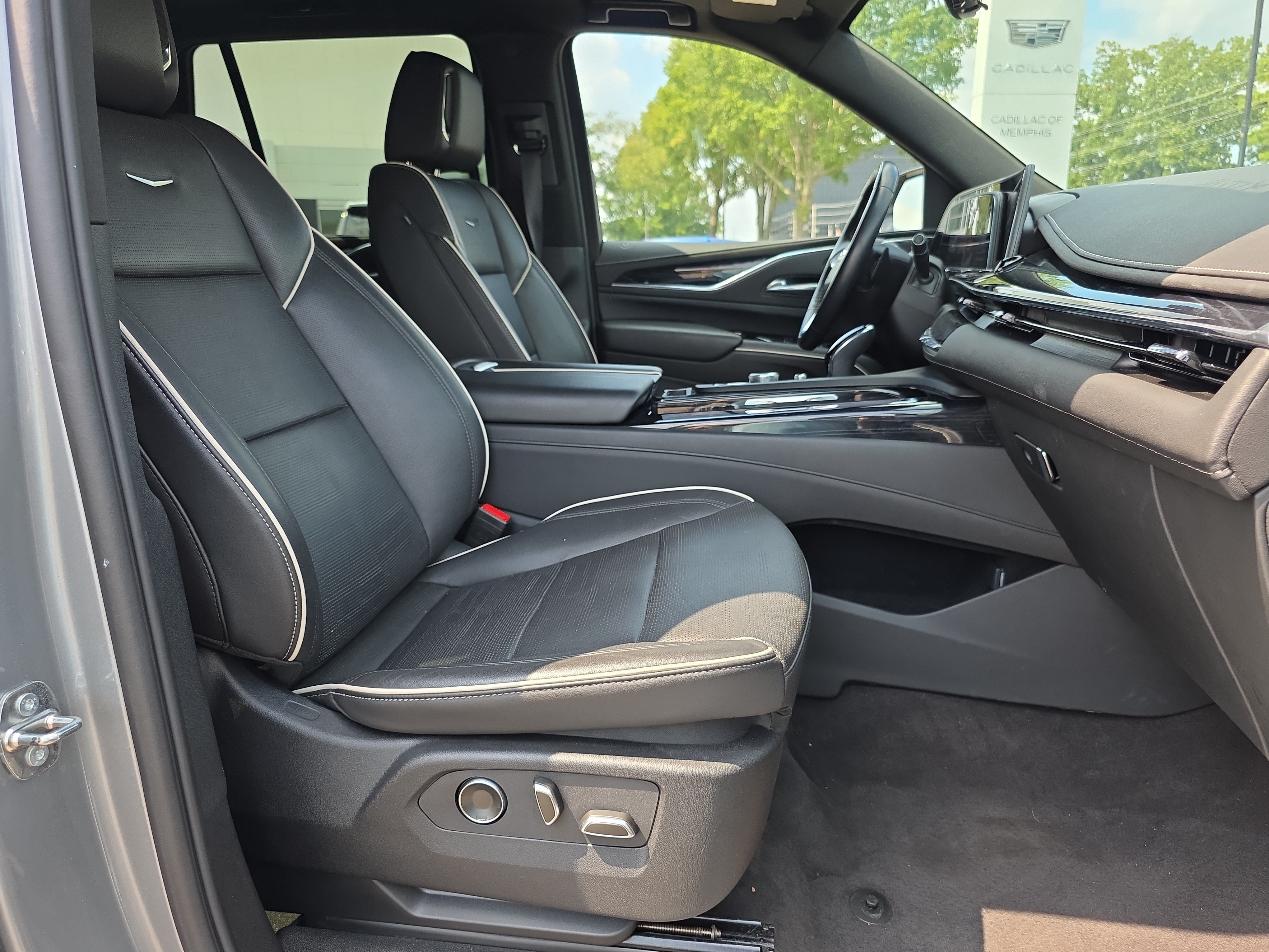 Used 2024 Cadillac Escalade Sport AWD/4WD image 16