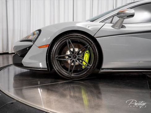 Used 2017 McLaren 570S RWD image 13