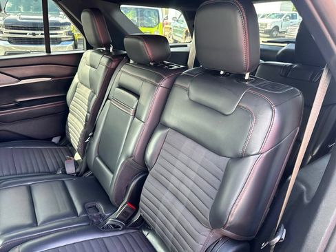 Used 2025 Ford Explorer ST-Line w/ ST-Line Street Pack AWD/4WD image 31