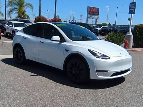Used 2023 Tesla Model Y Long Range AWD/4WD image 2