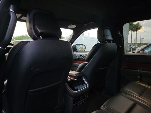 Used 2024 Lincoln Navigator Premiere AWD/4WD image 10