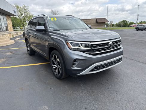 Used 2023 Volkswagen Atlas SEL AWD/4WD image 3