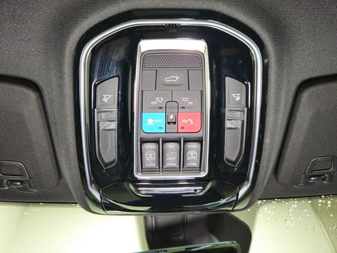 Used 2021 Jeep Grand Cherokee L Overland w/ Advanced Protech Group III AWD/4WD image 15