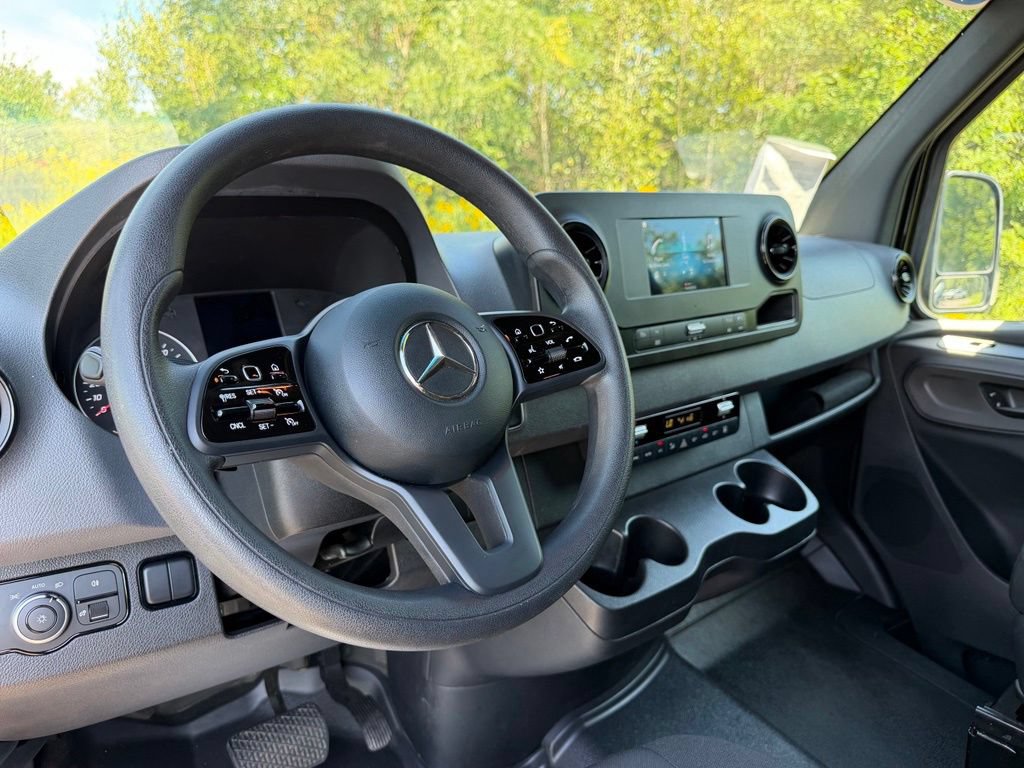 Used 2024 Mercedes-Benz Sprinter 2500 image 6