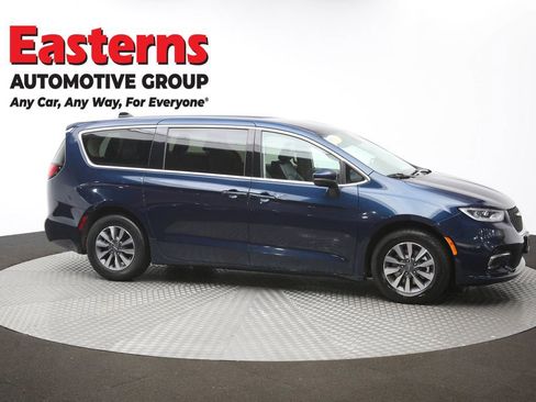 Used 2023 Chrysler Pacifica Touring-L FWD image 49
